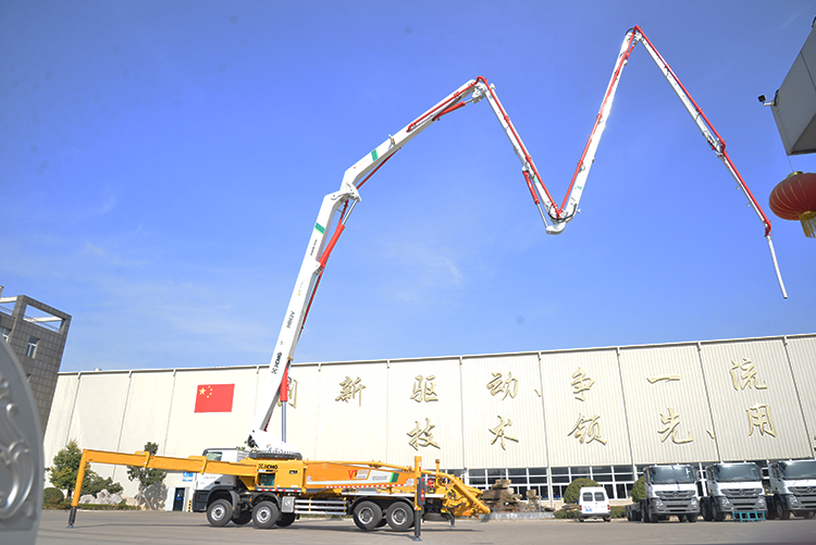 XCMG official 62m concrete pump truck HB62V China concrete truck with Benz chassis for sale